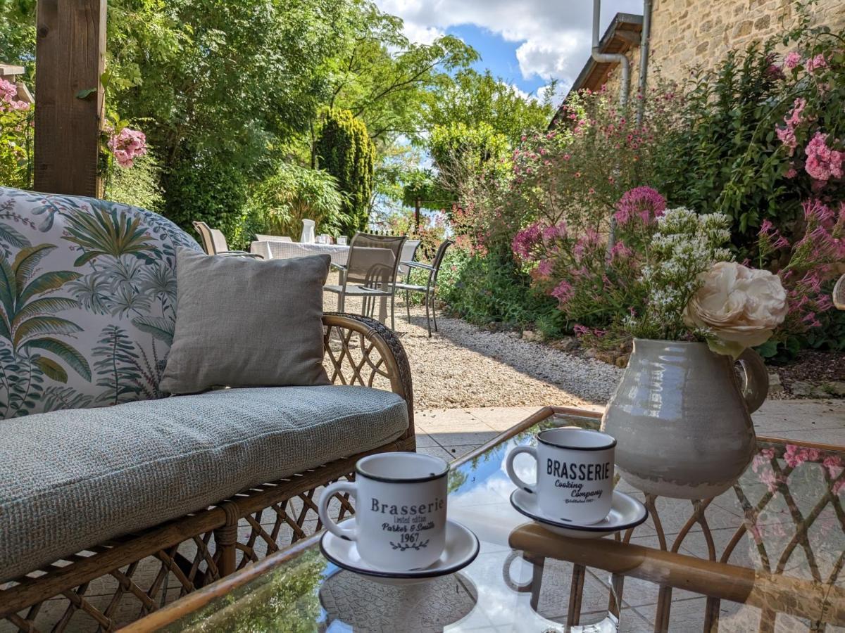 3 Self-Contained Gites With Pool And Games Room Saint-Georges-de-Noisné Eksteriør billede